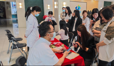 把脉问诊送健康，暖心服务进企业——合肥www.jinnianhui.com金年会体育携手广瑞医疗开展“健康进企业”义诊活动
